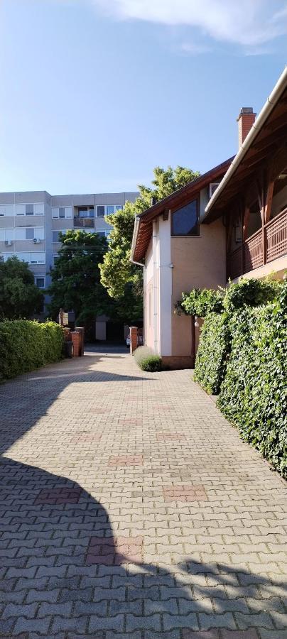 Rozsakert Apartmanhaz Хайдусобосло Экстерьер фото