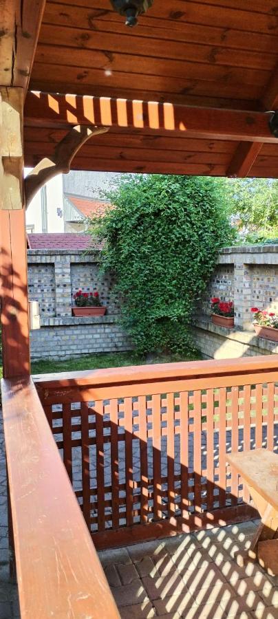 Rozsakert Apartmanhaz Хайдусобосло Экстерьер фото
